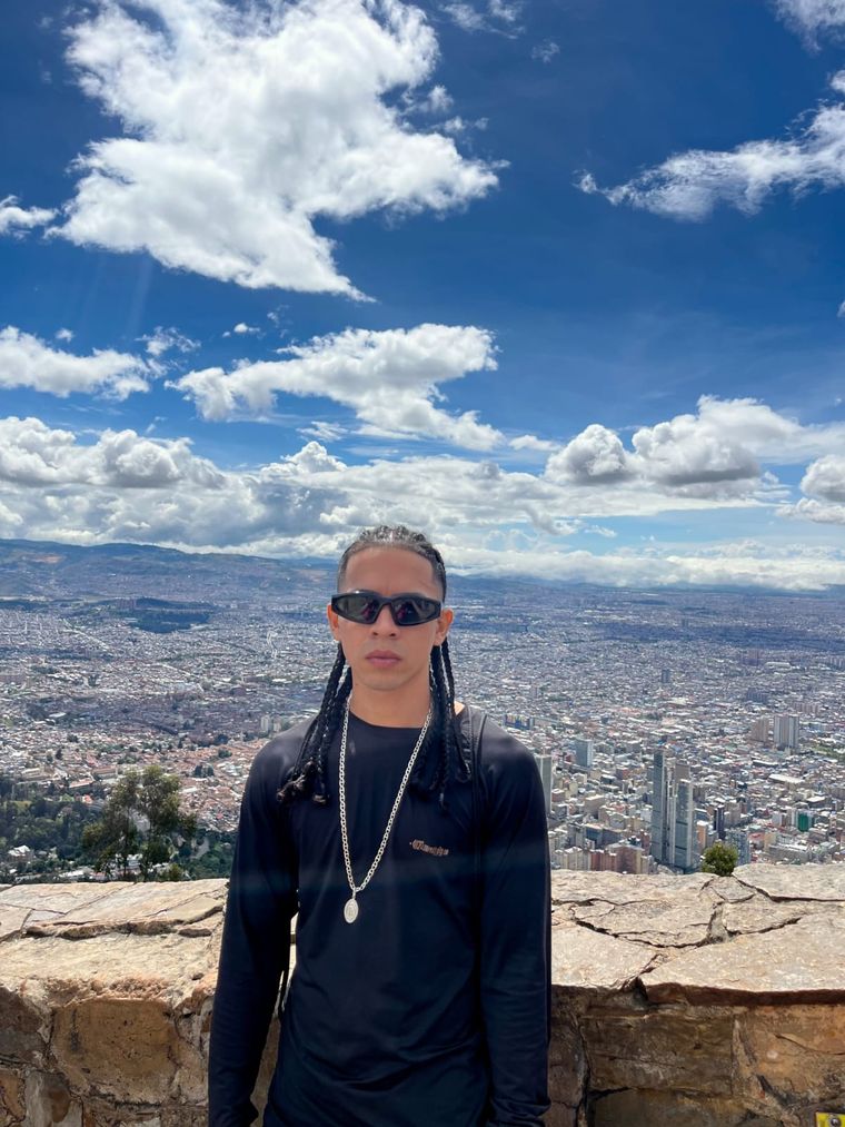 Foto de Jesús Vargas en el mirador de Monserrate, Bogotá